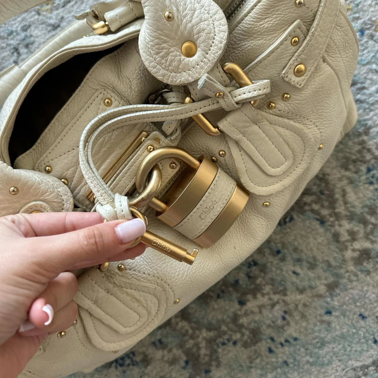 Authentic Chloe paddington in white/cream color Excellent preowned condition🍂✨