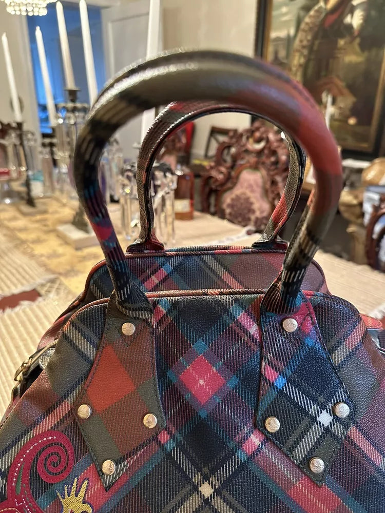 Vivienne Westwood vintage 2000's plaid tartan large embrioered vivienne🍎🔥