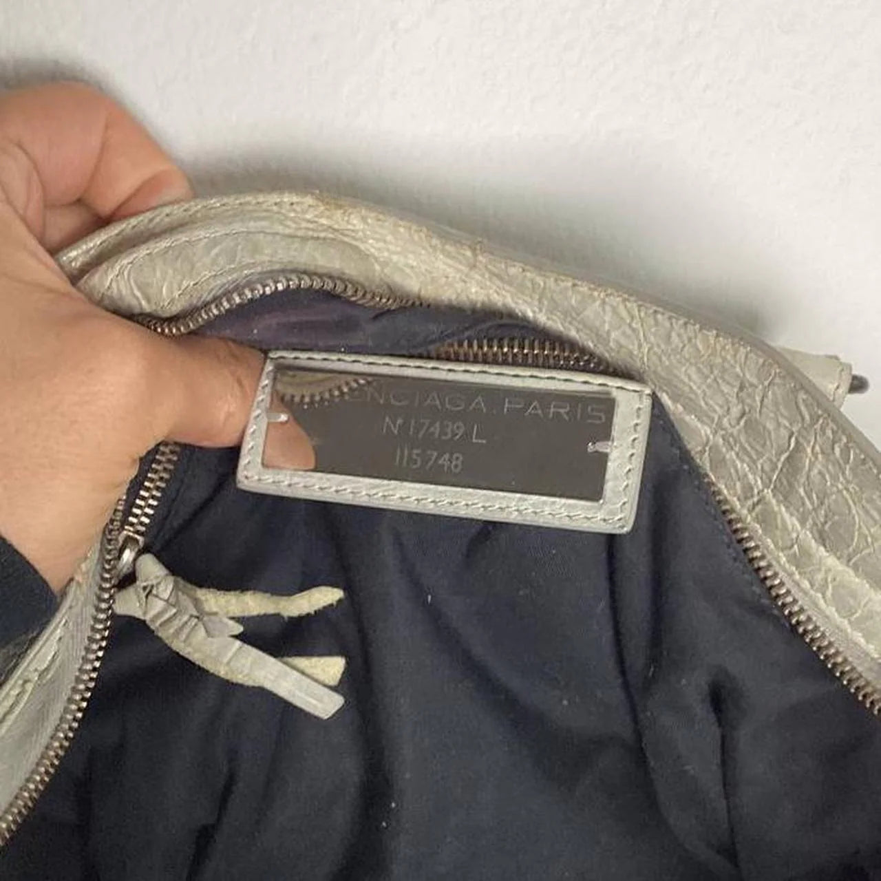 🤍🕊️Preowned BALENCIAGA Classic City Weekender – Light Dove Grey🕊️🤍