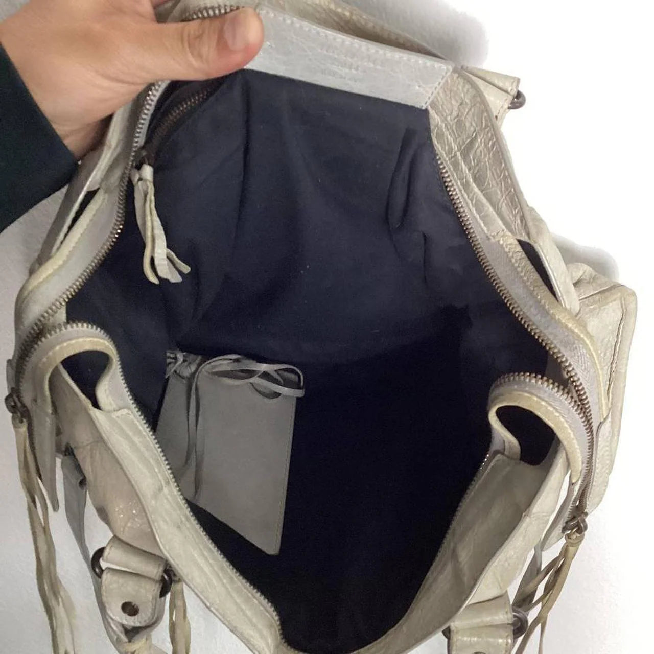 🤍🕊️Preowned BALENCIAGA Classic City Weekender – Light Dove Grey🕊️🤍