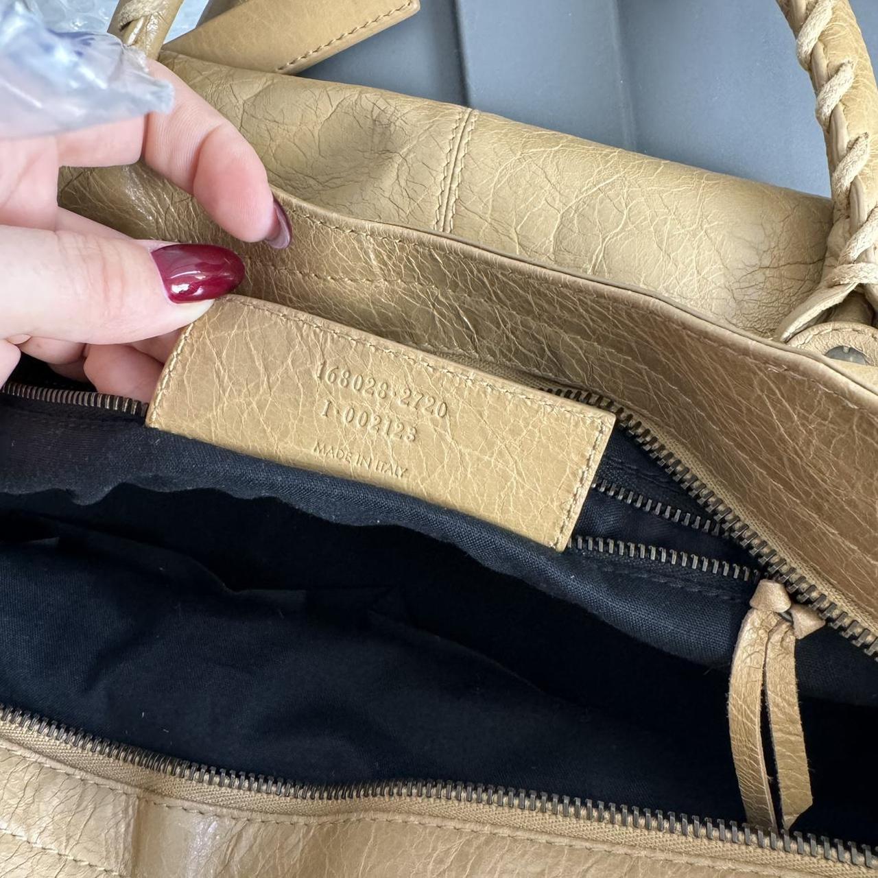 π€π Preowned BALENCIAGA βCityβ Bag in Tan ππ€