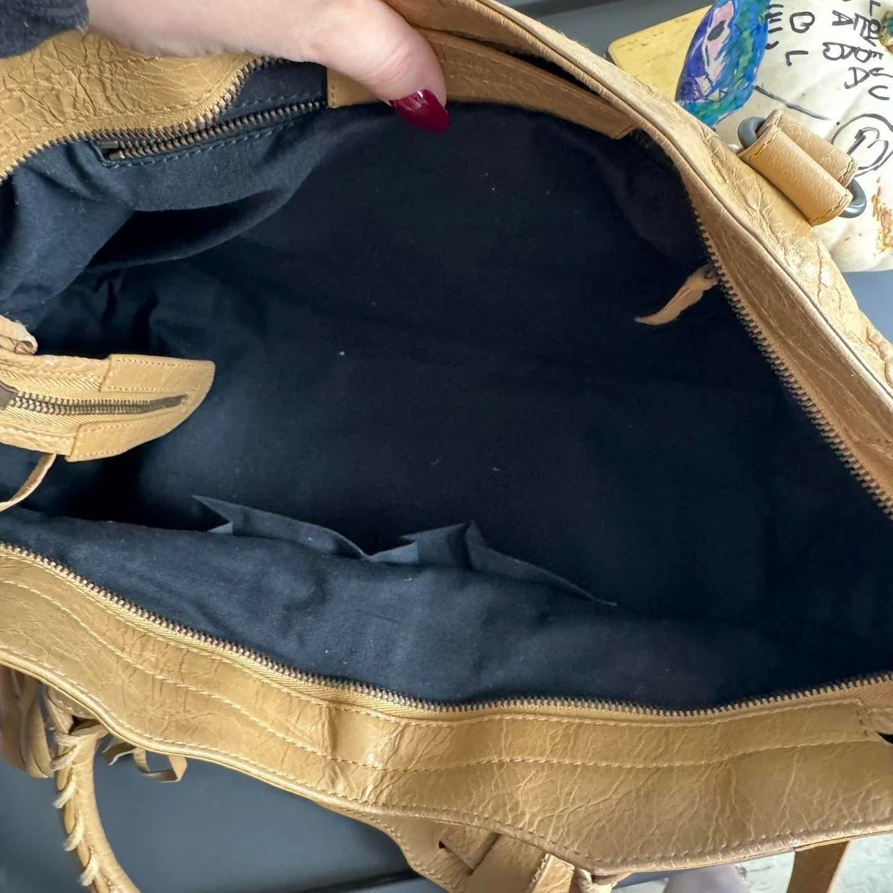 π€π Preowned BALENCIAGA βCityβ Bag in Tan ππ€